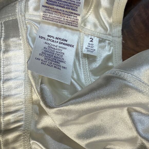 ENELL Women's Sports Bra 2 Running Unpadded High Impact Red Satin SS25 - Picture 5 of 5